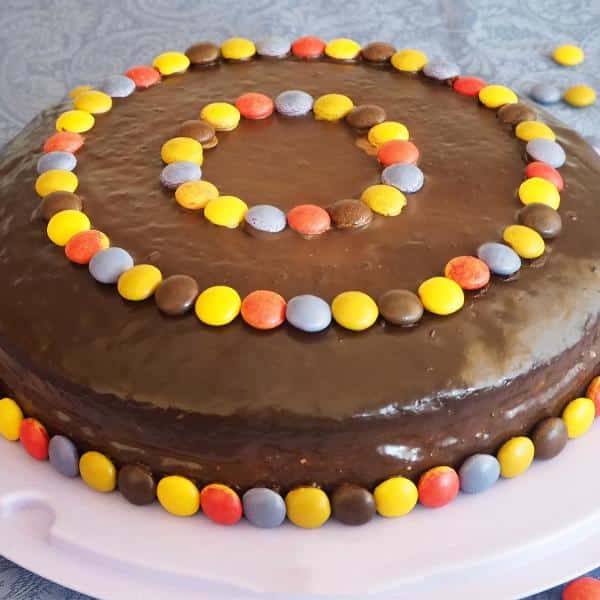 Receita de bolo de chocolate recheado para aniversário infantil